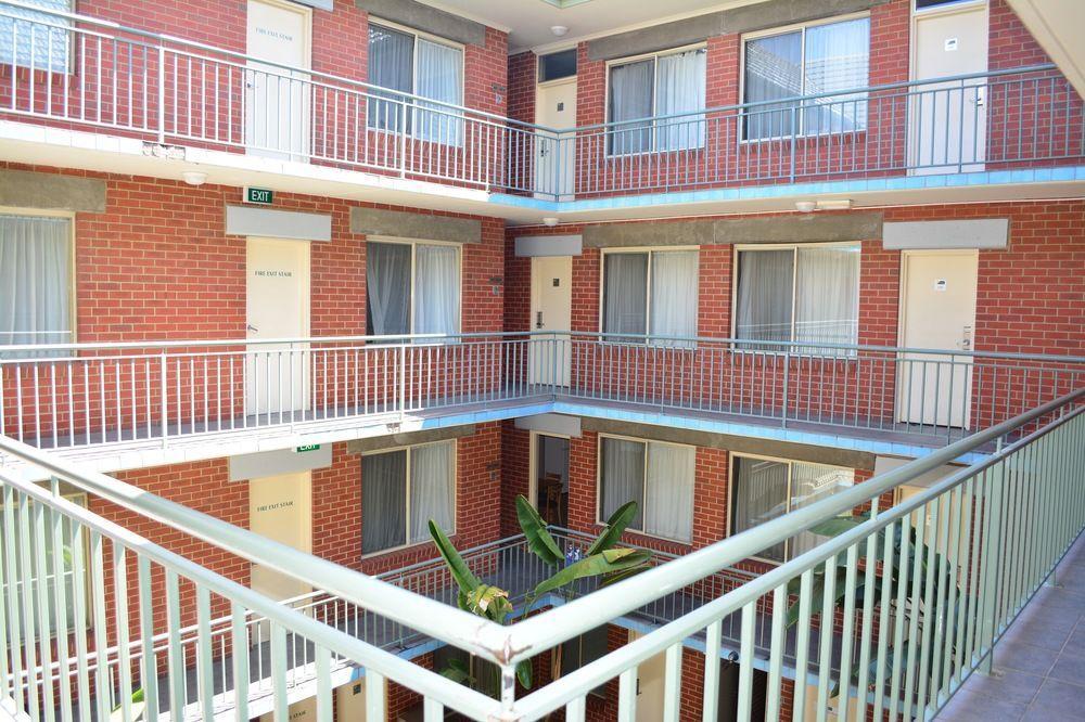 Punt Road Apartment Hotel Melbourne Exterior photo