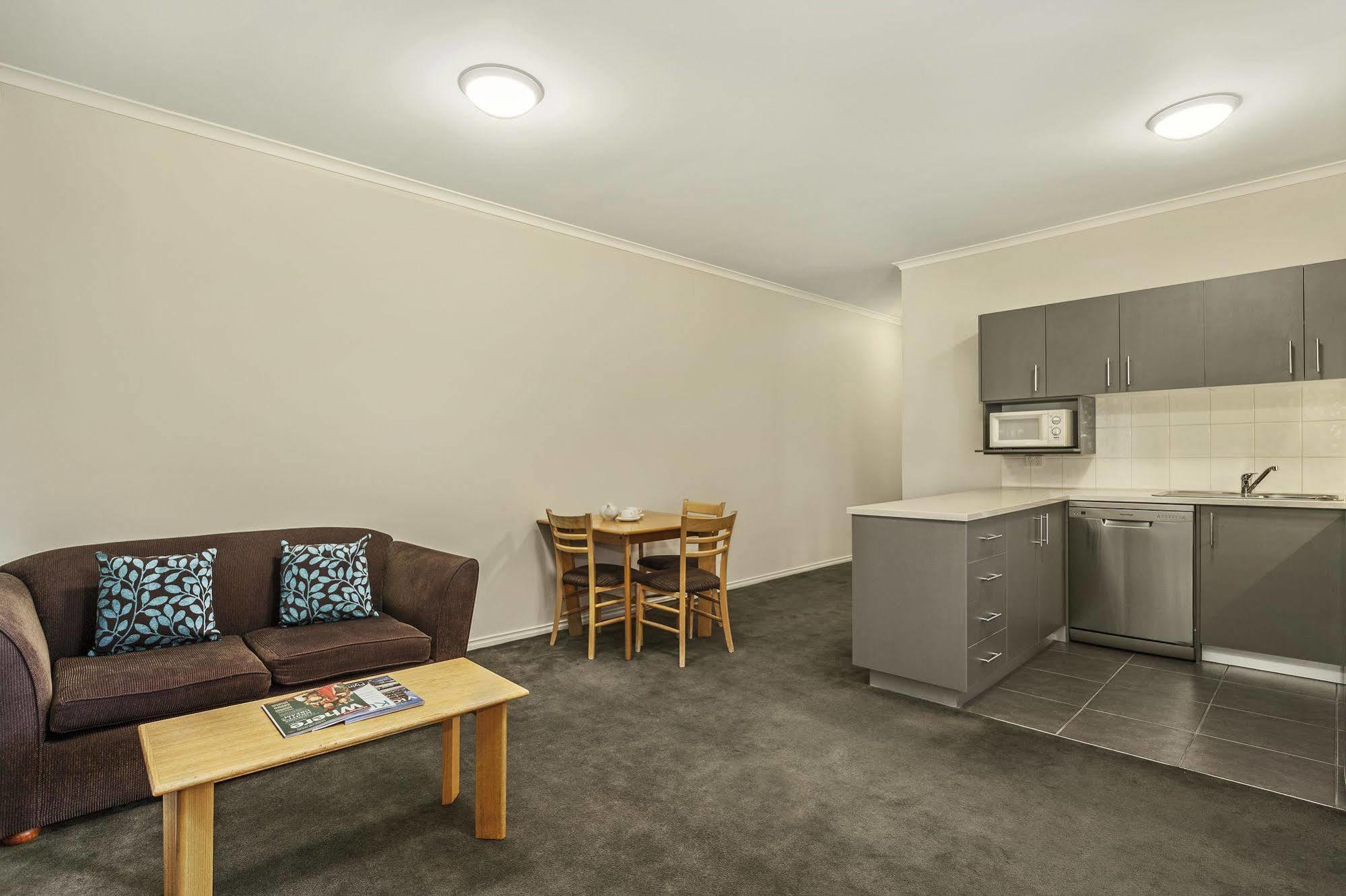 Punt Road Apartment Hotel Melbourne Exterior photo